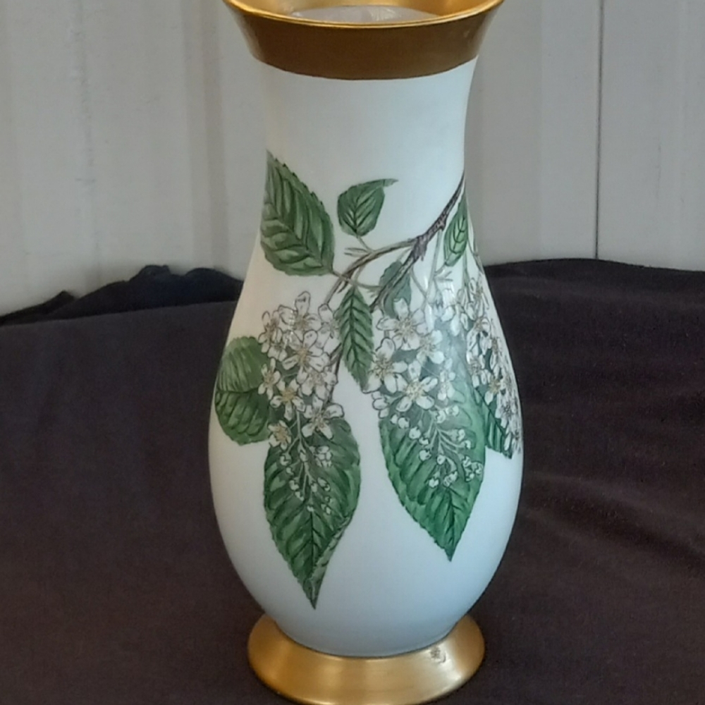 Hutschenreuther Vase Bone White Gild Trim Hand Painted - Artist Signed June 1954